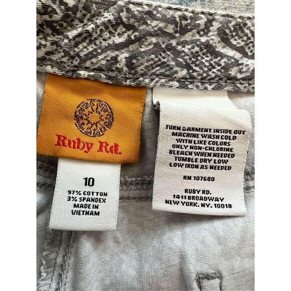 Ruby Rd Gray Snake Print Cropped Denim Jeans Size 10 - Picture 3 of 6
